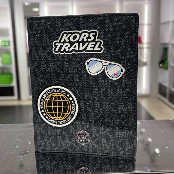 Michael Kors Jet Set Travel Md Embellished Signature Logo Passport Case
Black - Picture 7 of 16